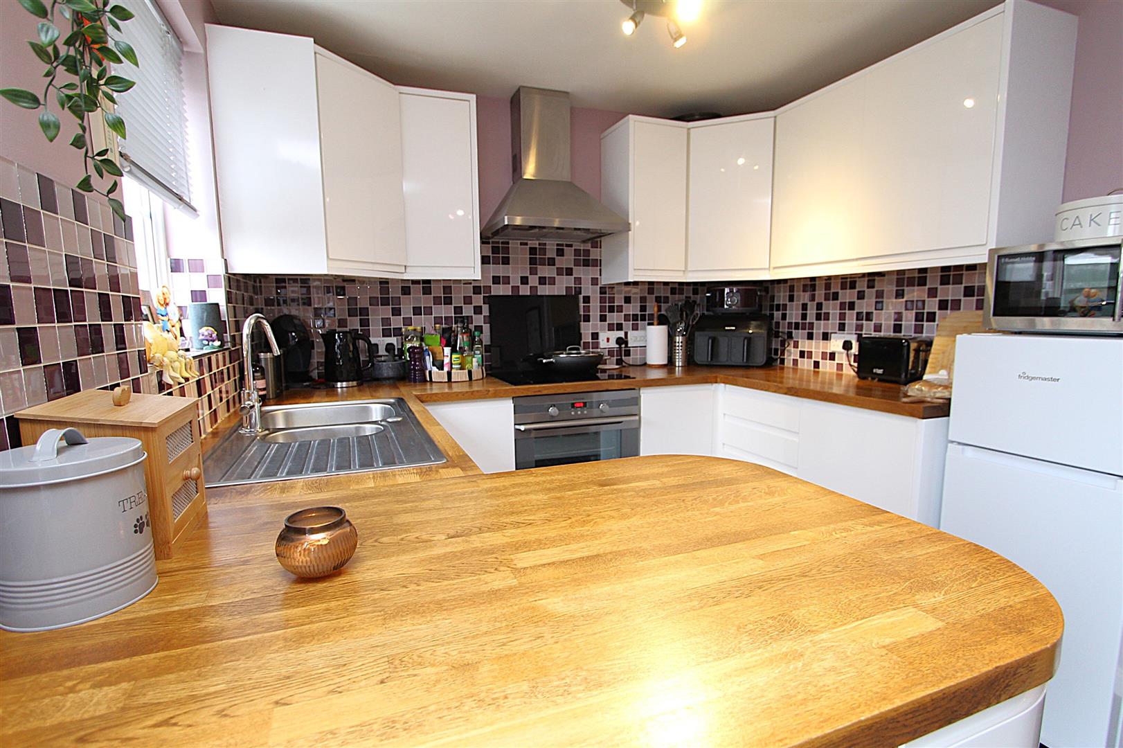 3 bed property in Holly Court, Kidderminster